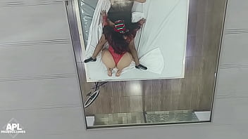 Este fue mi mejor regalo de navidad este culo grande y tetas grandes que me dio la puta de mi madrastra parte 1