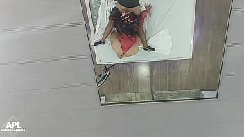 Este fue mi mejor regalo de navidad este culo grande y tetas grandes que me dio la puta de mi madrastra parte 1