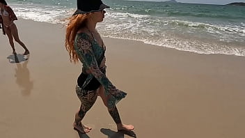 Orgia gostosa na praia deserta com meninas safadas