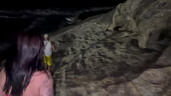 Coroa casa dando pra 3 amigos na praia do arpoador na pele