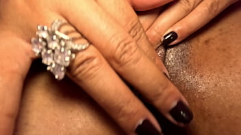 Safada enfiei uma banana e gozei pra caralho