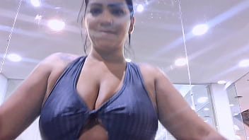 Casal foi malhar e personal pediu a calcinha da esposa suadinha do treino