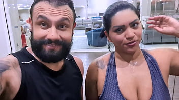 Casal foi malhar e personal pediu a calcinha da esposa suadinha do treino