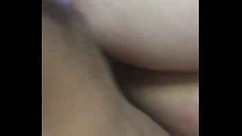 Comendo um cuzinho de lado bem apertado