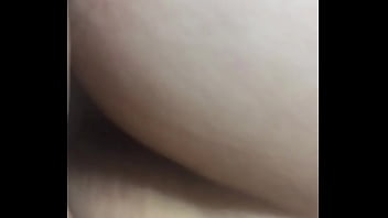 Comendo um cuzinho de lado bem apertado