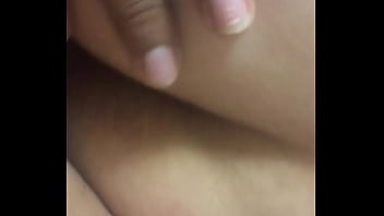 Comendo um cuzinho de lado bem apertado Comendo um cuzinho de lado bem apertado