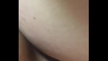 Comendo um cuzinho de lado bem apertado