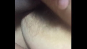 Comendo um cuzinho de lado bem apertado