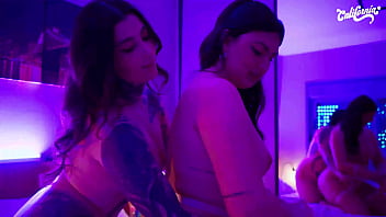 Clara wellen cai de buca na buceta da tatuada