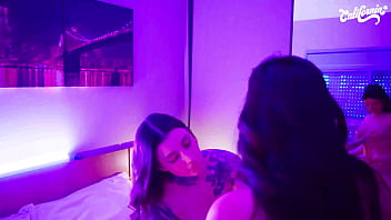 Clara wellen cai de buca na buceta da tatuada