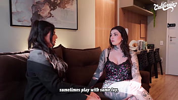 Clara wellen cai de buca na buceta da tatuada