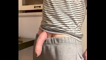 Brincando com o pauzão mole