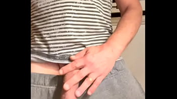 Brincando com o pauzão mole