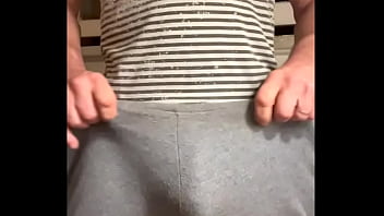 Brincando com o pauzão mole