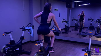 Latina's gym warm up leads to intense creampie