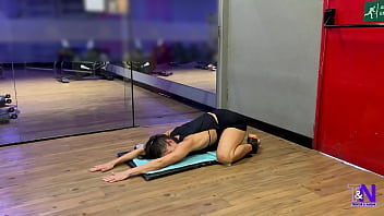 Latina's gym warm up leads to intense creampie