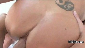 Seriously sexy mom cums hard