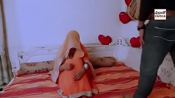 Hot bhabhi cleavage show on first night new video