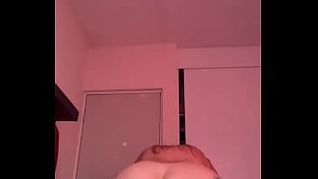 El vecino sigue y sigue parado frente a mi ventana y no deja de verme sus momentos favoritos es cuando estoy desnuda des