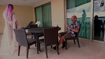 Young bimbodoll excites her personal driver on the balcony