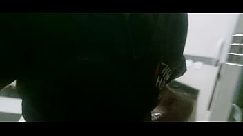 Gostosa safada doida pra se exibir na rua troca de calcinha para os vizinhos