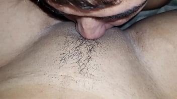 Adoro chupar essa buceta gg greluda dessa milf