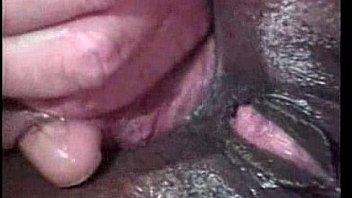 Pica branca no cú da neguinha