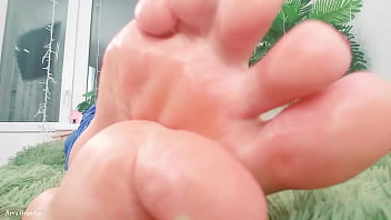 I wanna foot fetish and jerk off instruction in the same time arya grander