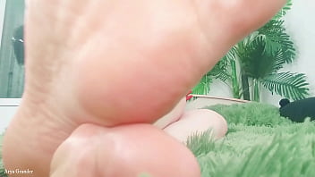 I wanna foot fetish and jerk off instruction in the same time arya grander
