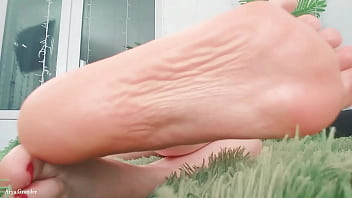 I wanna foot fetish and jerk off instruction in the same time arya grander