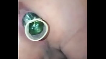 Meto Mi Pepino Hasta El Fondo De Mi Culo thumbnail