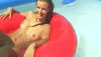 Pussyplayonapoolraft