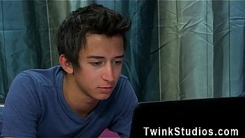 Small Dick Twinks Galleries Chris Jett Arrives With 2 Surprises And thumbnail
