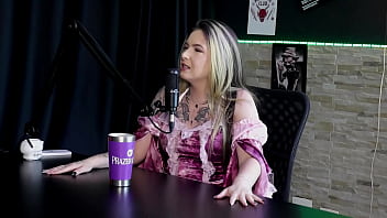 A Primeira Vez Que Deu O Cu Foi De Frente E Gosta De Sua Gozada é Viciada Em Menage E Bateu Siririca No Uber Raphaela Savanah Sheer Red Halloween thumbnail