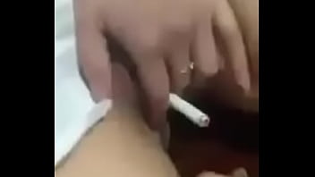 Fumando por mi coño