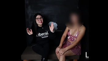 Chica flaquita follando en glory hole