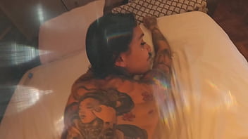 Peituda safada foi fazer tatuagem e transou com o dono do studio collab tayna crispim