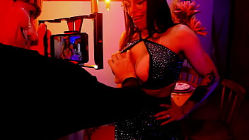 Fui no motel atender cliente e saí toda arrombada de tanto dar o cu