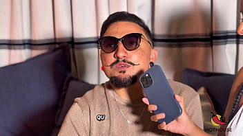 Entrevistei um anão e ele comeu as 3 bucetinhas de toda a equipe e gozou na cara da apresentadora completo no sheer red