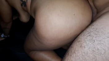 Parei o carro na rua para fuder a bucetinha quente dessa putinha