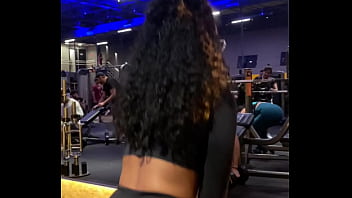 Veio para academia treinou forte e terminamos com o cardio bem gostoso antes da festa