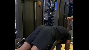 Veio para academia treinou forte e terminamos com o cardio bem gostoso antes da festa