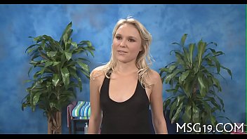 Deep cunt massage for hottie