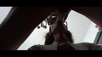 Preview milf gives a quick blowjob with a cum explosion in her mouth