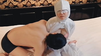 半導体製造工場勤務の巨乳人妻検査員のおっぱいを揉んで手マンする。home made amateur 個人撮影 kawasaki jk