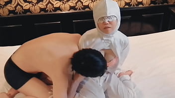 半導体製造工場勤務の巨乳人妻検査員のおっぱいを揉んで手マンする。home made amateur 個人撮影 kawasaki jk