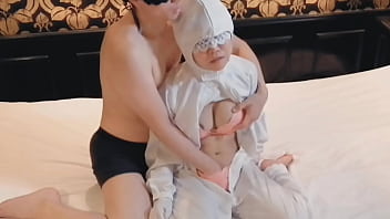 半導体製造工場勤務の巨乳人妻検査員のおっぱいを揉んで手マンする。home made amateur 個人撮影 kawasaki jk