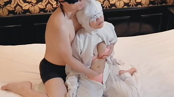 半導体製造工場勤務の巨乳人妻検査員のおっぱいを揉んで手マンする。home made amateur 個人撮影 kawasaki jk