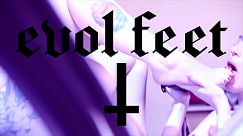 Perfect feet & pussy licking