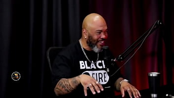 Foi oficial de casamento em uma intervista com direito ate o martelete